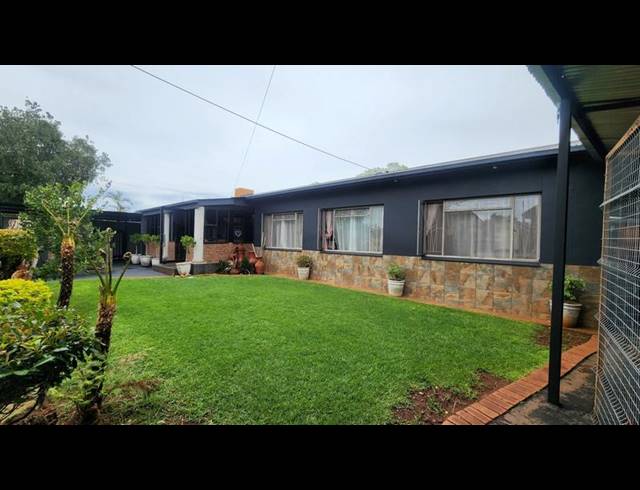 4 BEDROOM HOUSE FOR SALE IN SINOVILLE